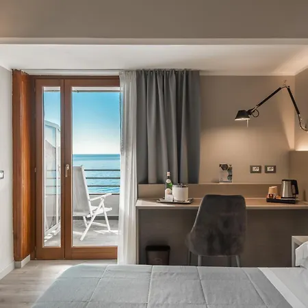 Hotel Porto Roca 4*