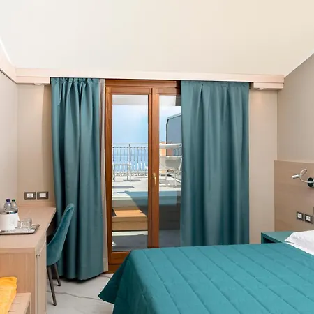 Hotel Porto Roca 4*