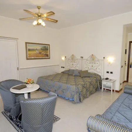 Porto Roca Hotel