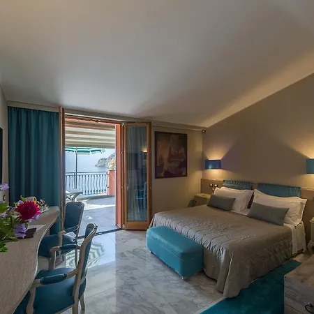 Porto Roca Hotel 4*