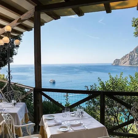 Porto Roca Monterosso al Mare