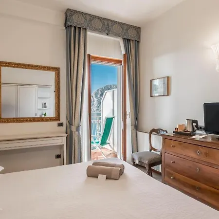 Porto Roca فندق