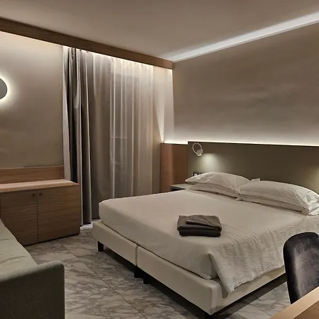Porto Roca Hotel