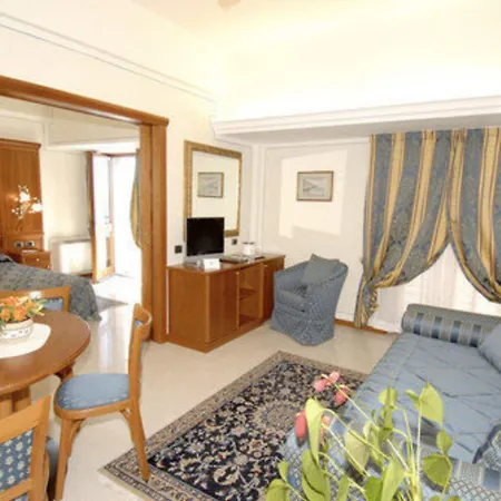 فندق Porto Roca مونتيروسّو ال ماري