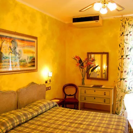 Porto Roca فندق مونتيروسّو ال ماري