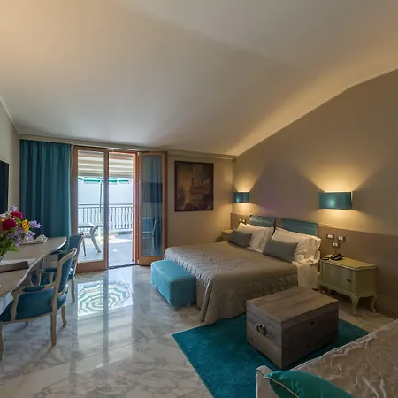 Porto Roca مونتيروسّو ال ماري