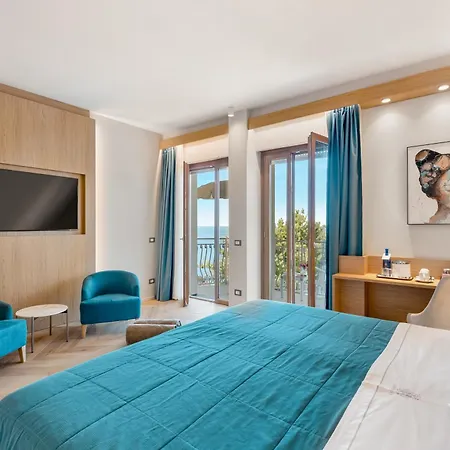 Porto Roca فندق مونتيروسّو ال ماري