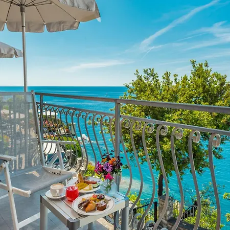 Porto Roca مونتيروسّو ال ماري
