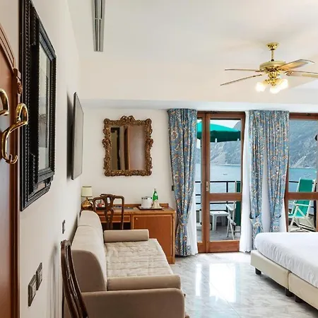 Porto Roca 4* مونتيروسّو ال ماري