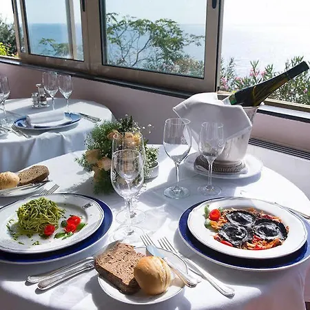 Porto Roca Monterosso al Mare