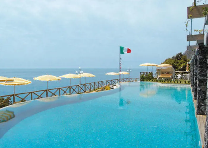 Porto Roca Monterosso al Mare